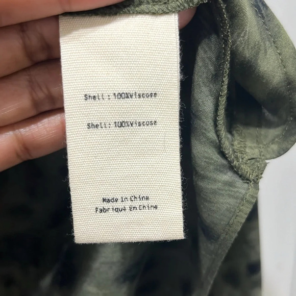 L'AGENCE Mei Bell-Sleeve Surplice Blouse Green Animal Print Sz S - Picture 7 of 9